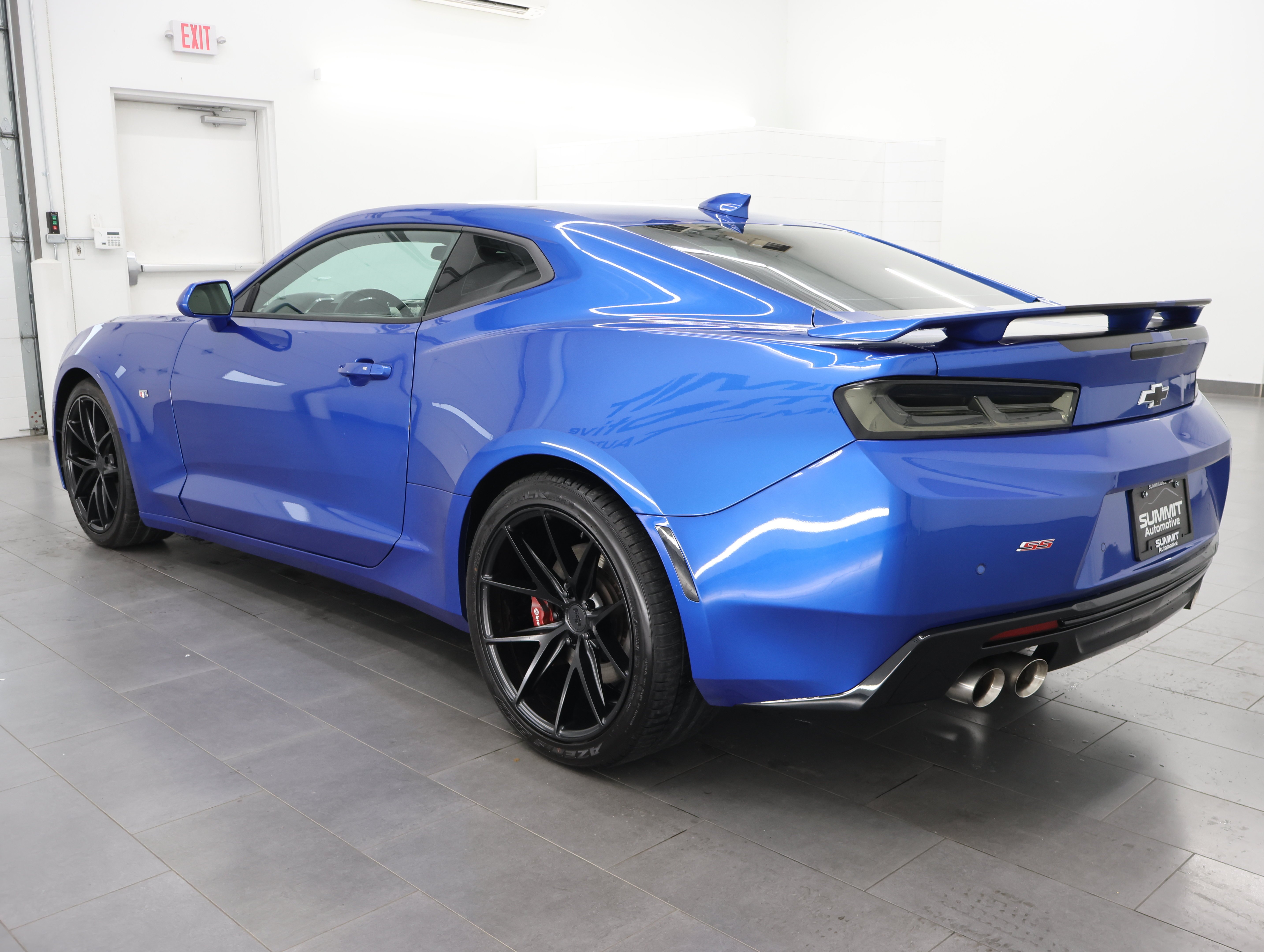 Used 2017 Hyper Blue Metallic Chevrolet 2SS Coupe: 2SS-AUTO-NAV-MOON-LIKE NEW TIRES-HEAT/COOL SEATS- image 6