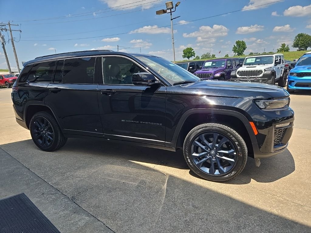 New 2026 Diamond Black Crystal Pearl-Coat Exterior Paint Jeep  image 13