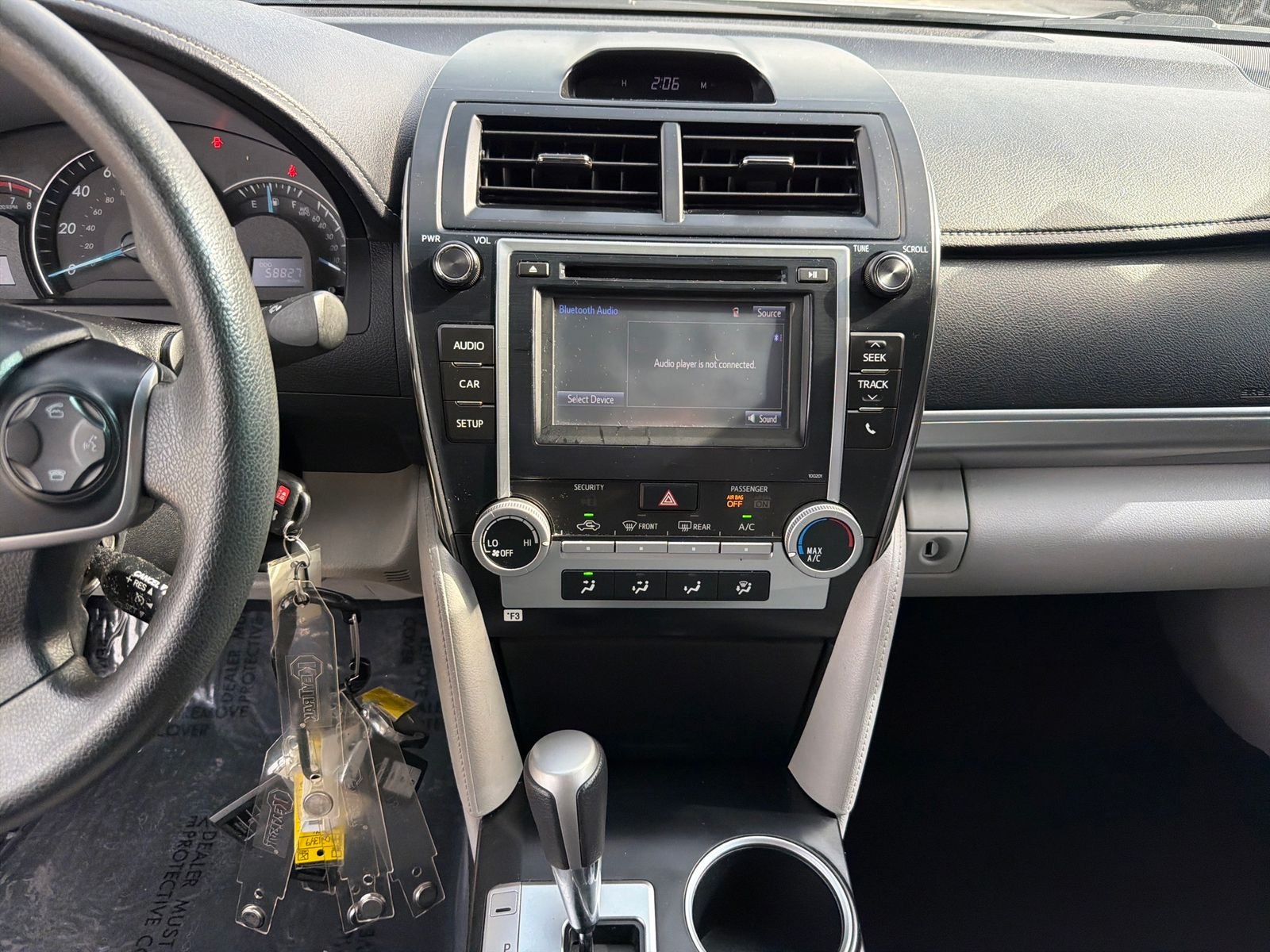 Used 2014 Silver Toyota LE image 18