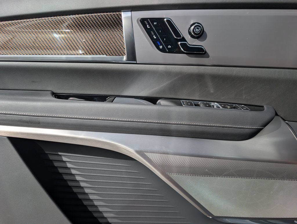 2027 Cadillac VISTIQ Sport - Photo 15