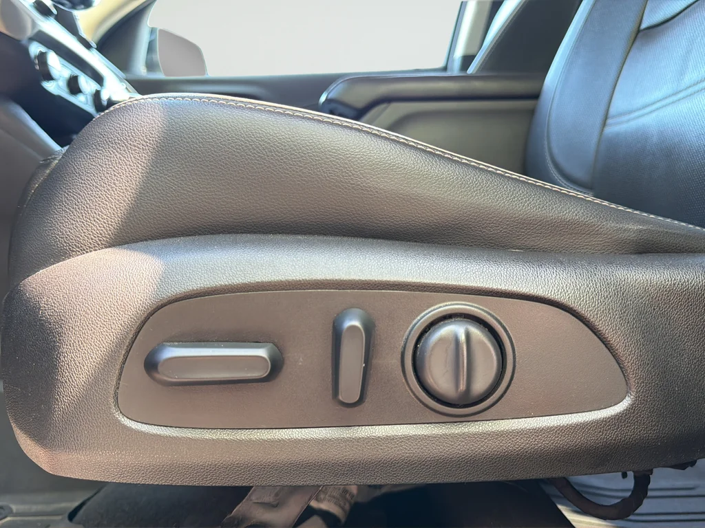 Used 2019 Black GMC Denali image 18