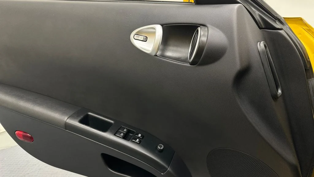 Used 2005 Yellow Nissan Touring image 22