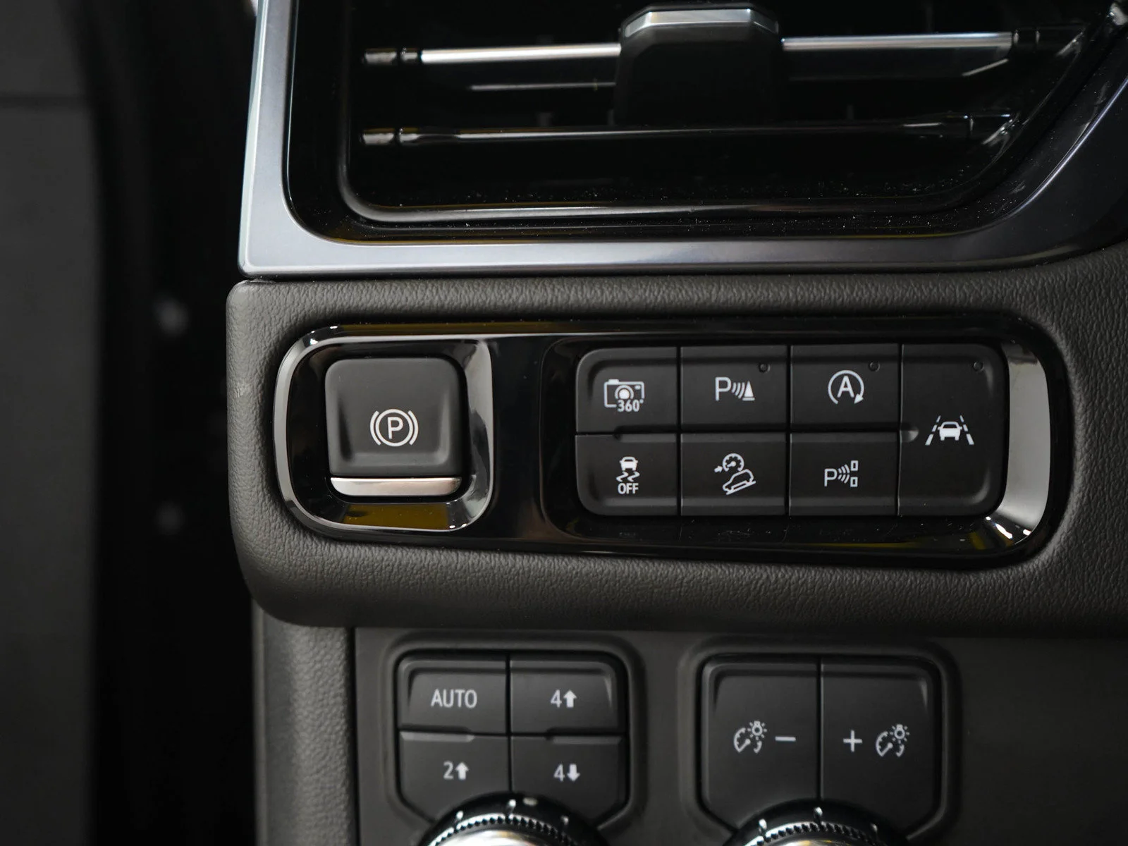 Used 2025 Onyx Black GMC 4WD 4dr AT4 image 29