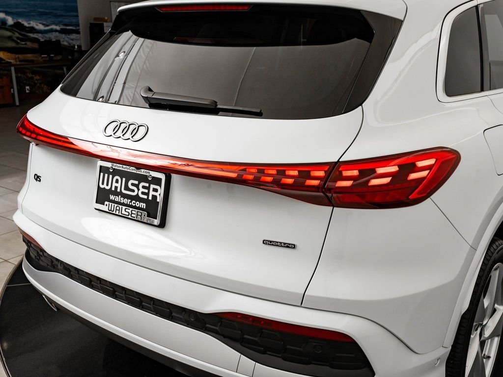 Used 2025 Glacier White Audi 2.0T Premium Plus image 9