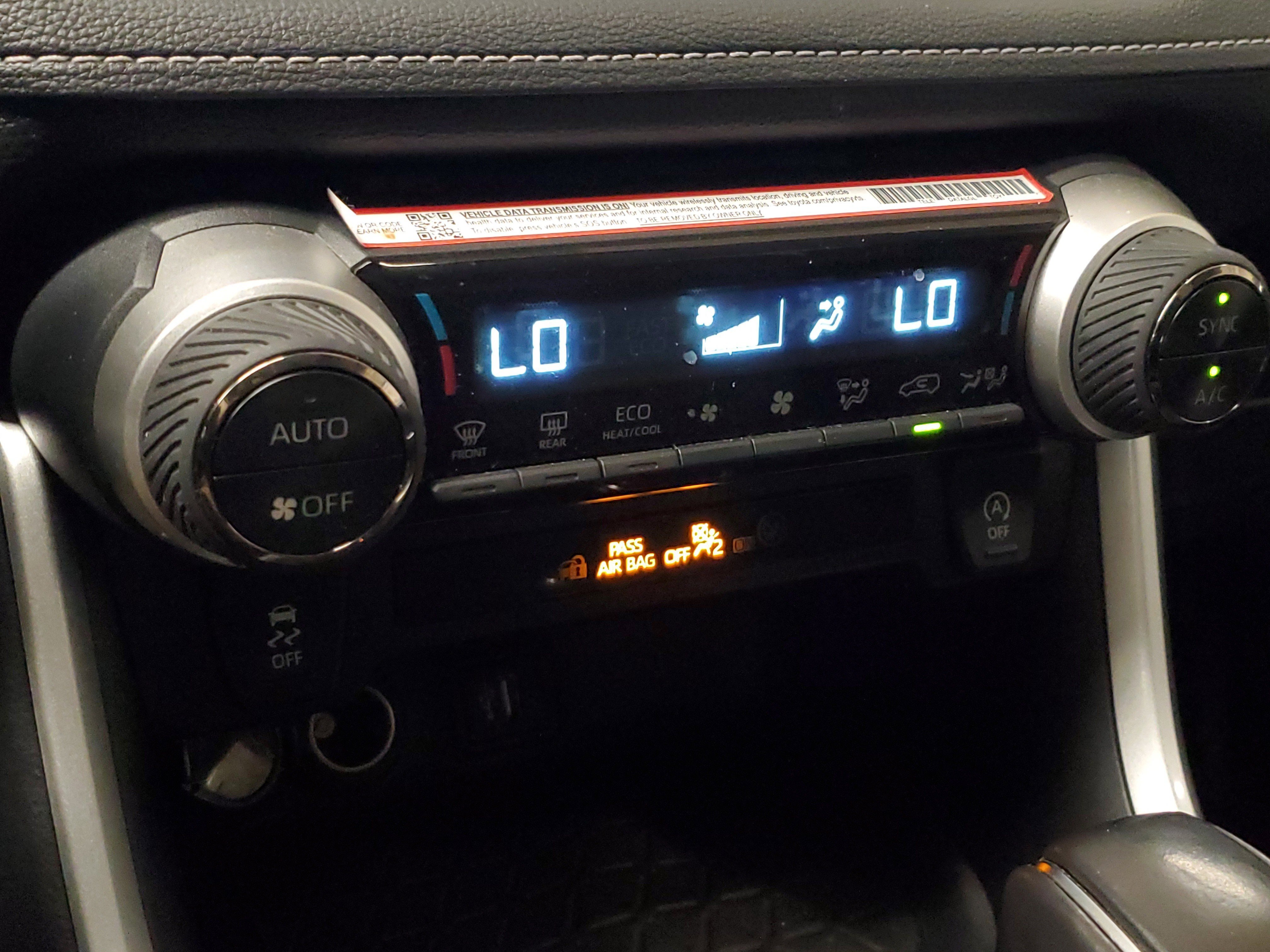 Used 2025 Pearl Toyota XLE Premium image 30