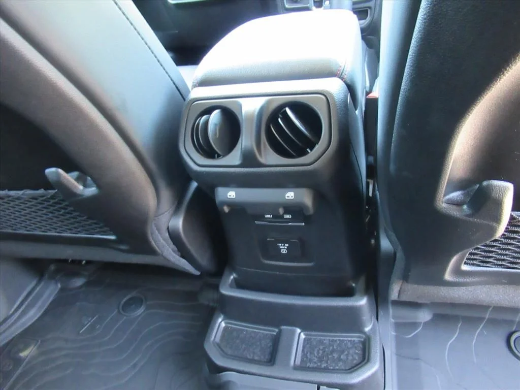 New 2026 Bright White Clear-Coat Exterior Paint Jeep Rubicon X image 18