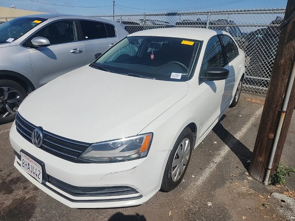 Used 2016 White Volkswagen 1.4T S image 3