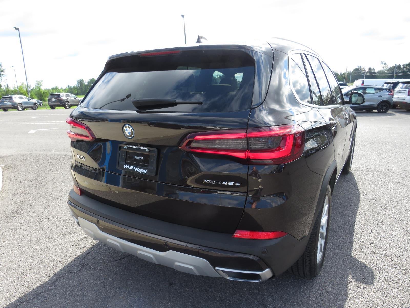 Used 2022  BMW  image 10