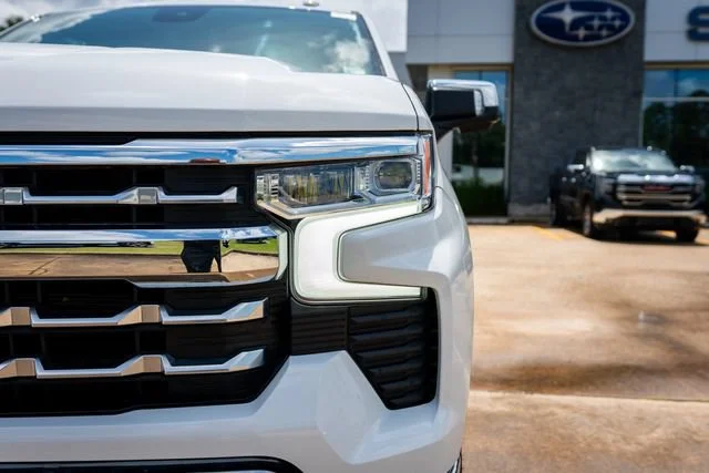 Used 2024 Summit White Chevrolet LTZ image 3