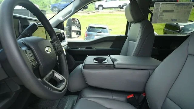 New 2026 Oxford White Ford F-350® XL image 15