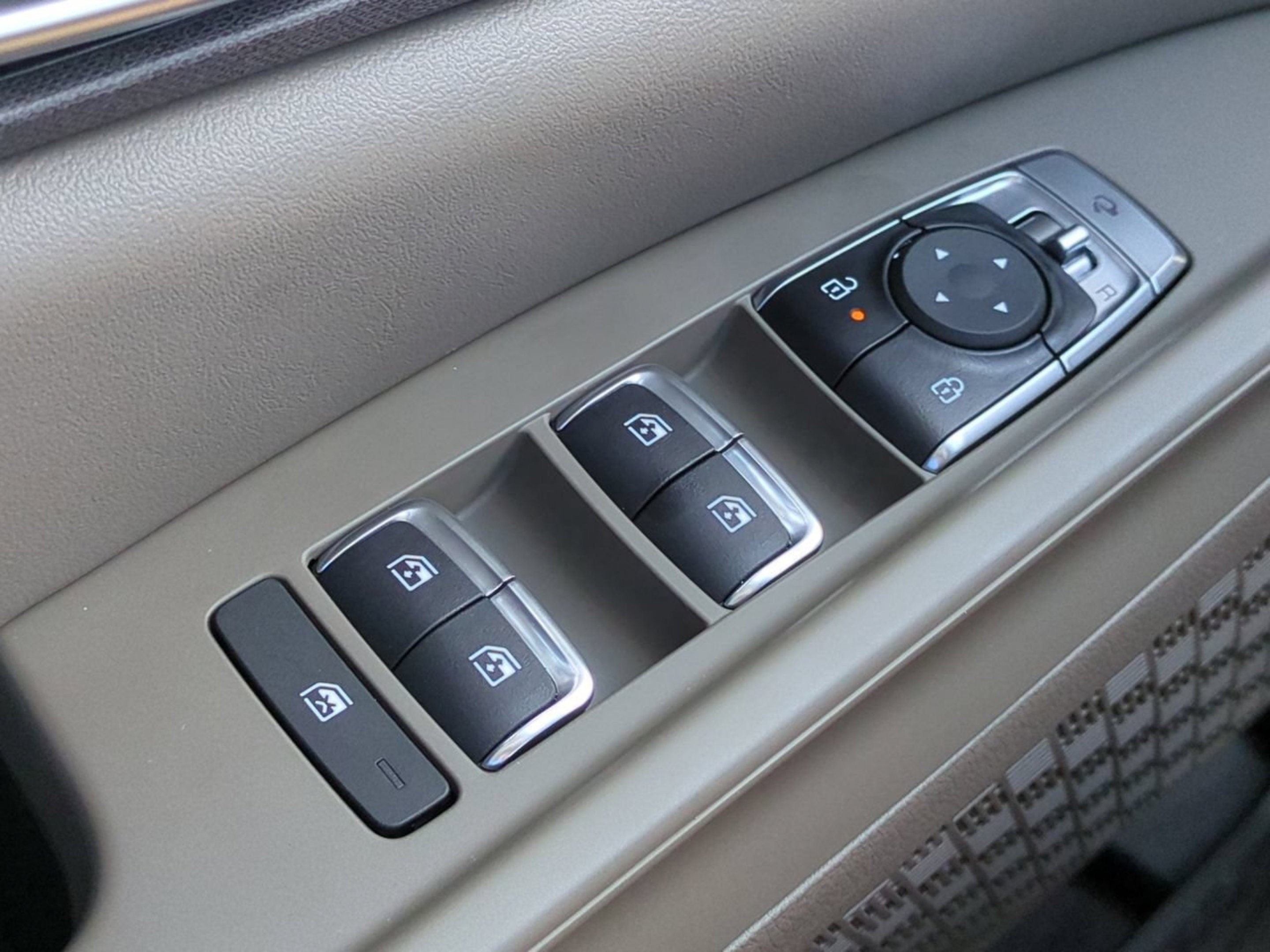 New 2026 Ivory Silver Kia EX image 24