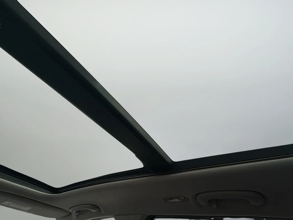 Used 2020 Blue Kia EX image 18