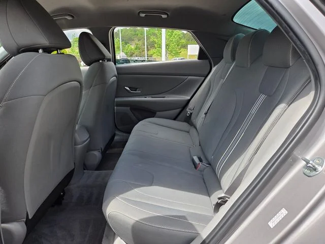 Used 2023 Silver Hyundai SEL image 12