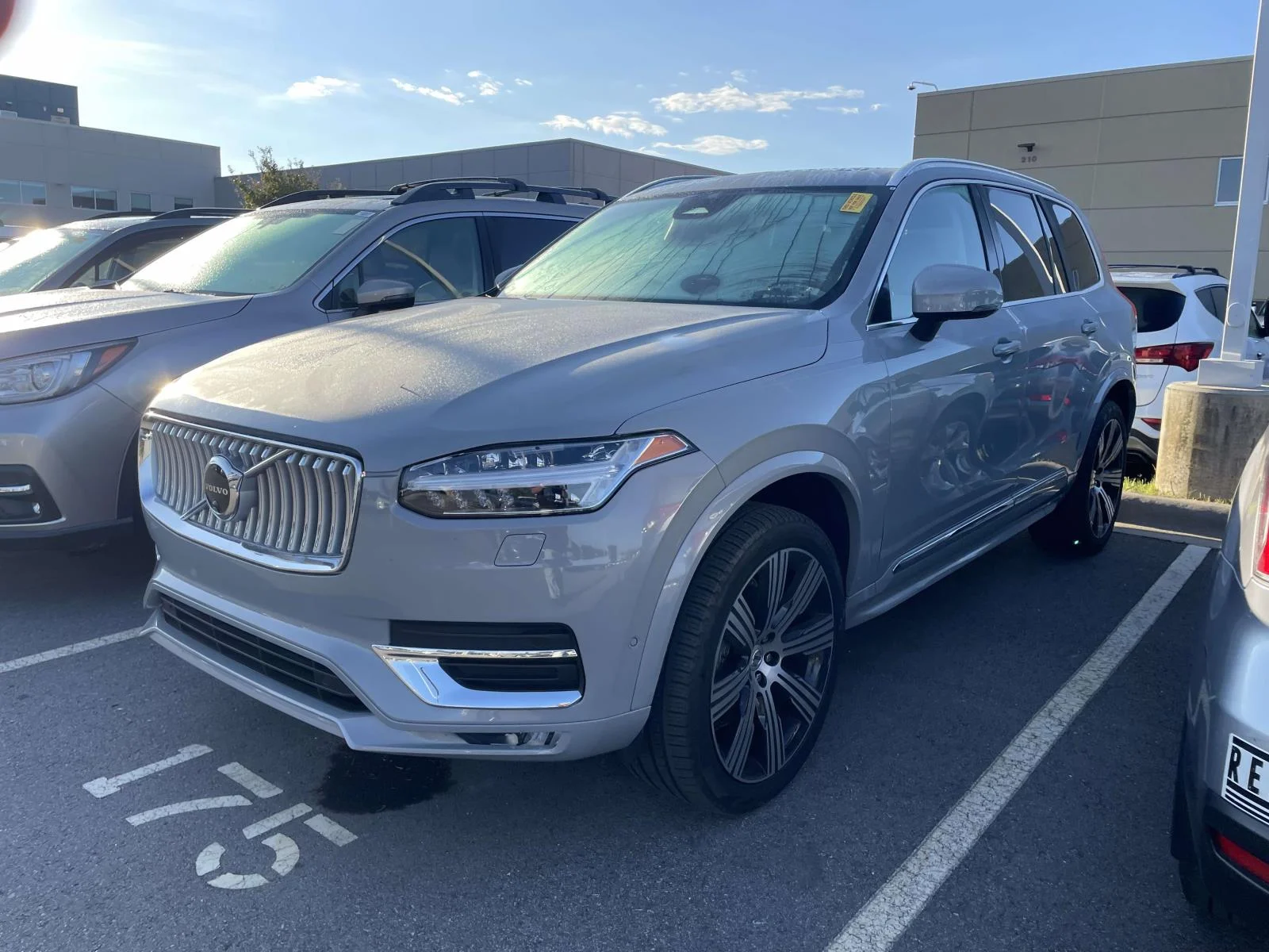 Used 2025 Vapour Grey Metallic Volvo Ultra image 2