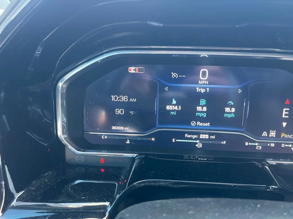 Used 2024 Summit White Chevrolet LT image 8