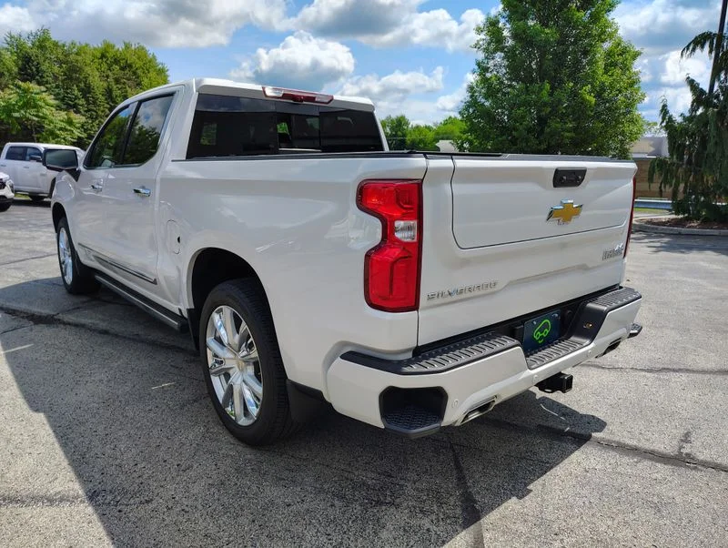 Used 2025 Beige Chevrolet High Country image 18