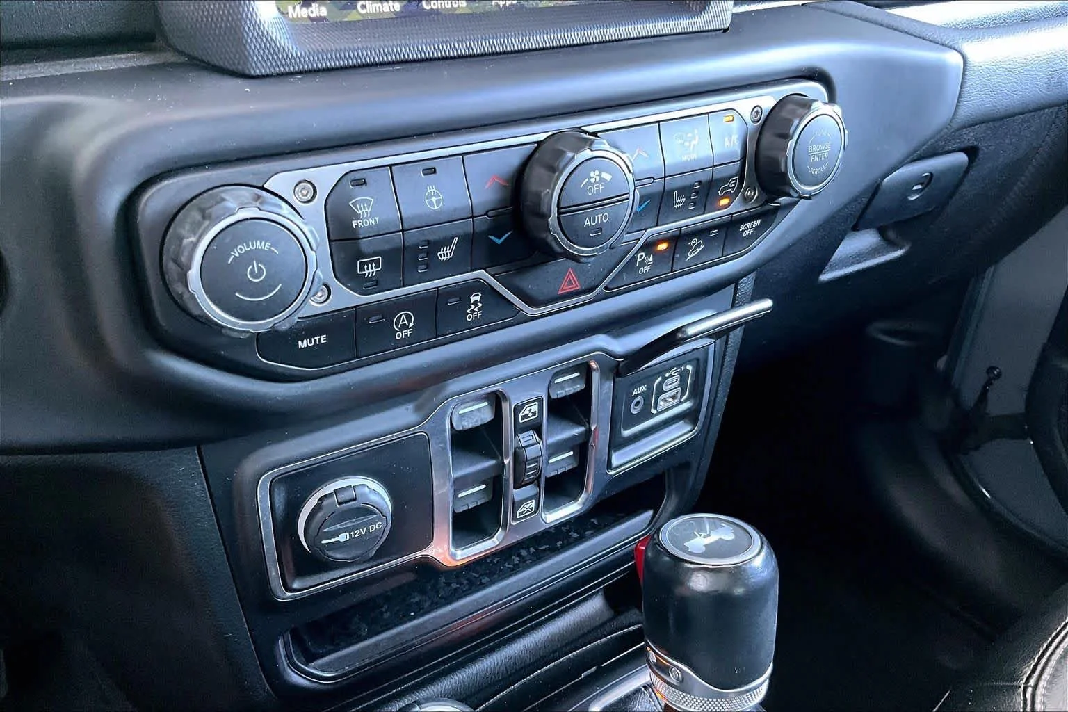 Used 2020 Sting-Gray Clearcoat Jeep Sahara image 32
