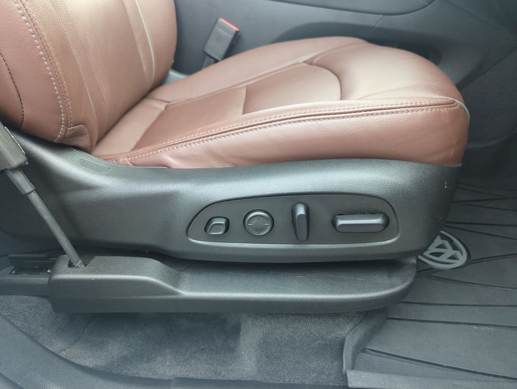 Used 2020 White Buick Avenir image 42