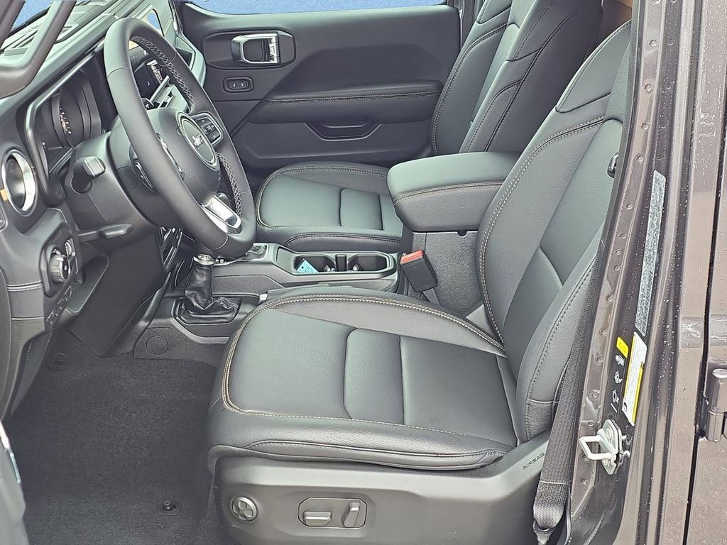 2026 Jeep Wrangler 4-Door Sahara - Photo 16