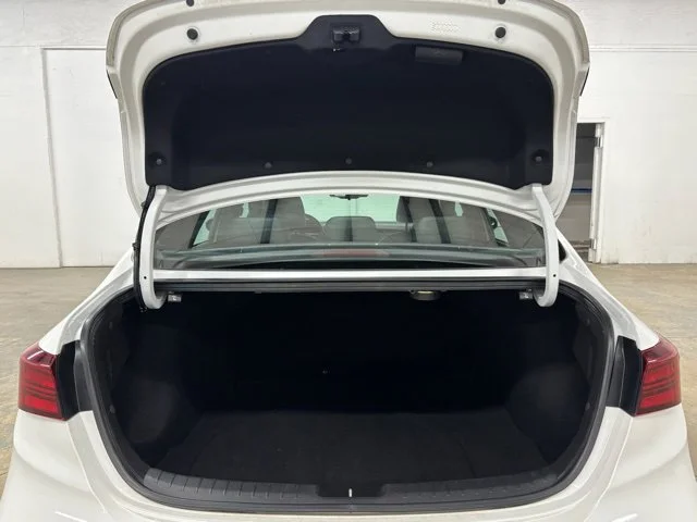 Used 2023 White Kia GT image 21