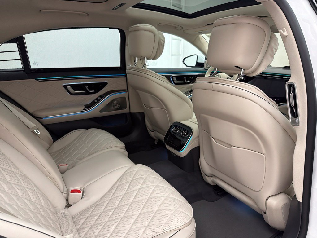 New 2027 MANUFAKTUR Moonlight White Metallic Mercedes-Benz S 580 image 27