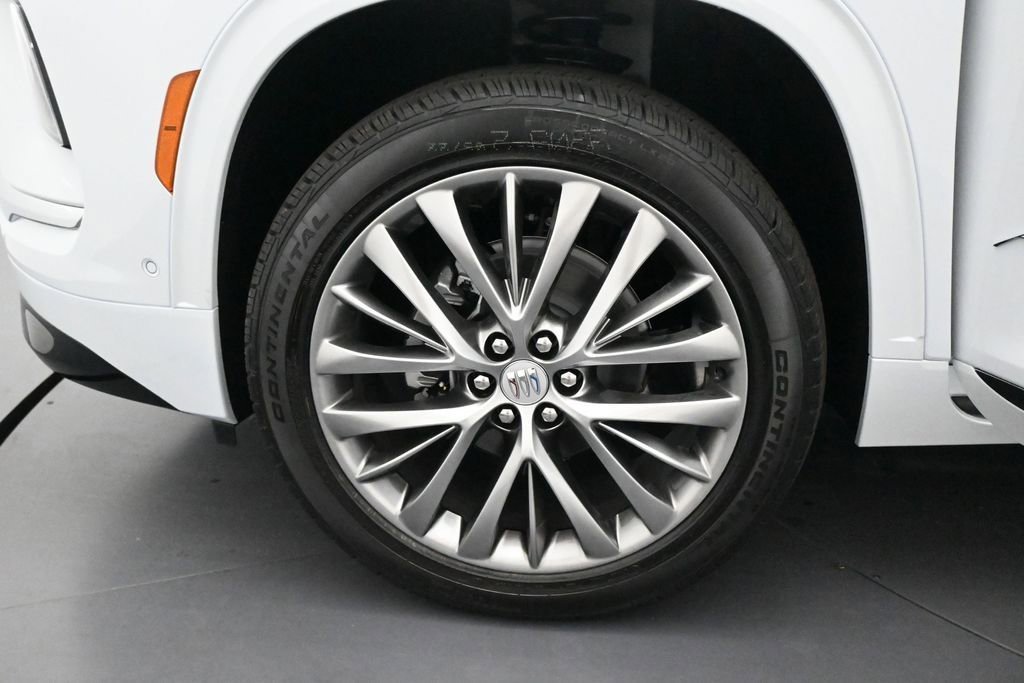New 2026 Iridescent White Tricoat Buick Avenir image 8