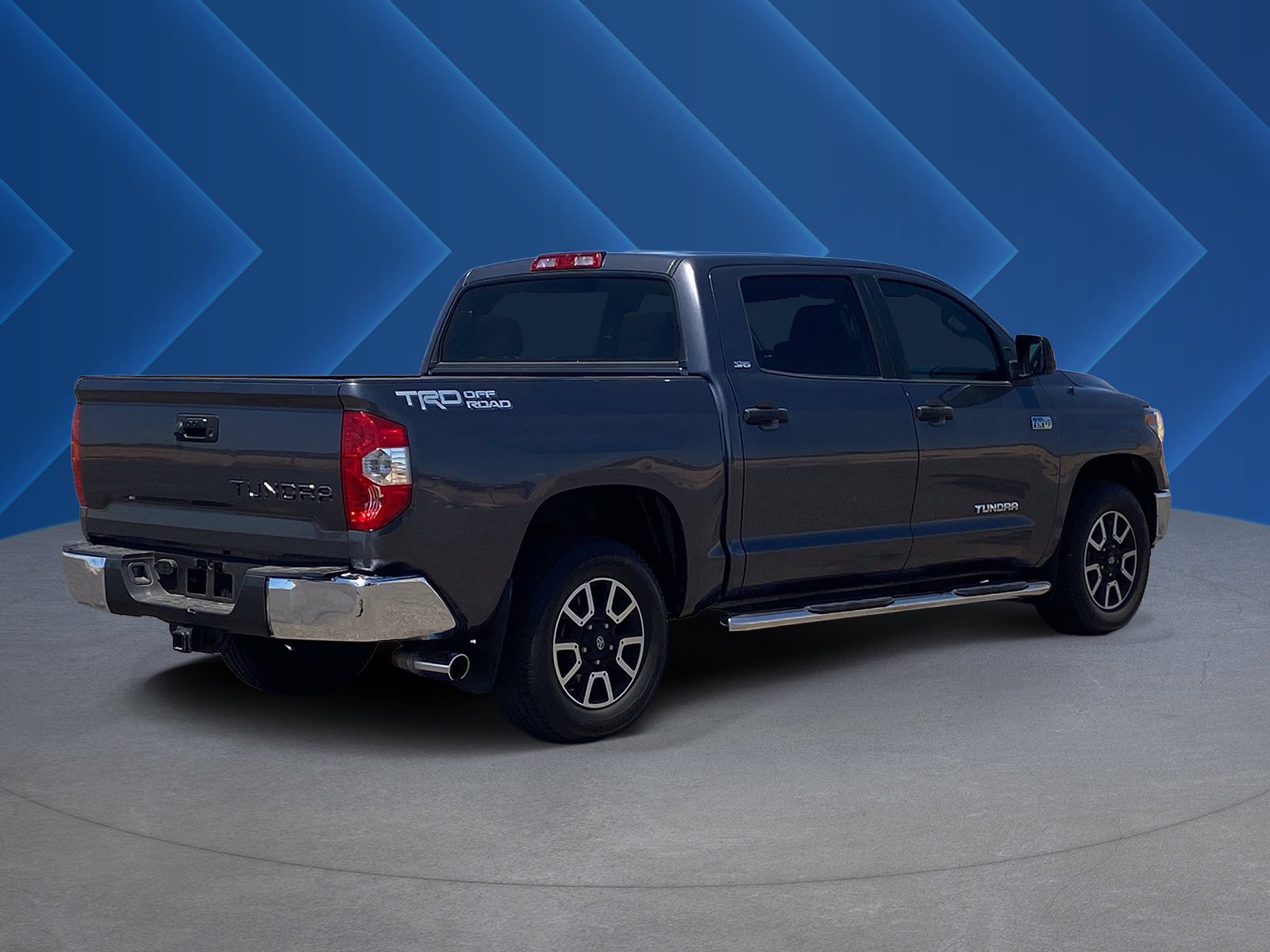 Used 2018 Magnetic Gray Metallic Toyota SR5 image 3