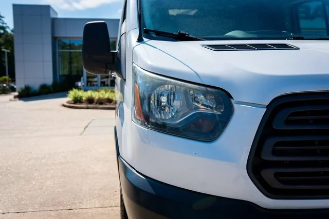 Used 2016 Oxford White Ford Base image 21