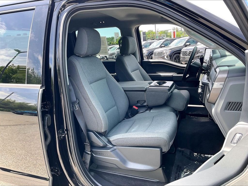 Used 2025 Agate Black Metallic Ford XLT image 10