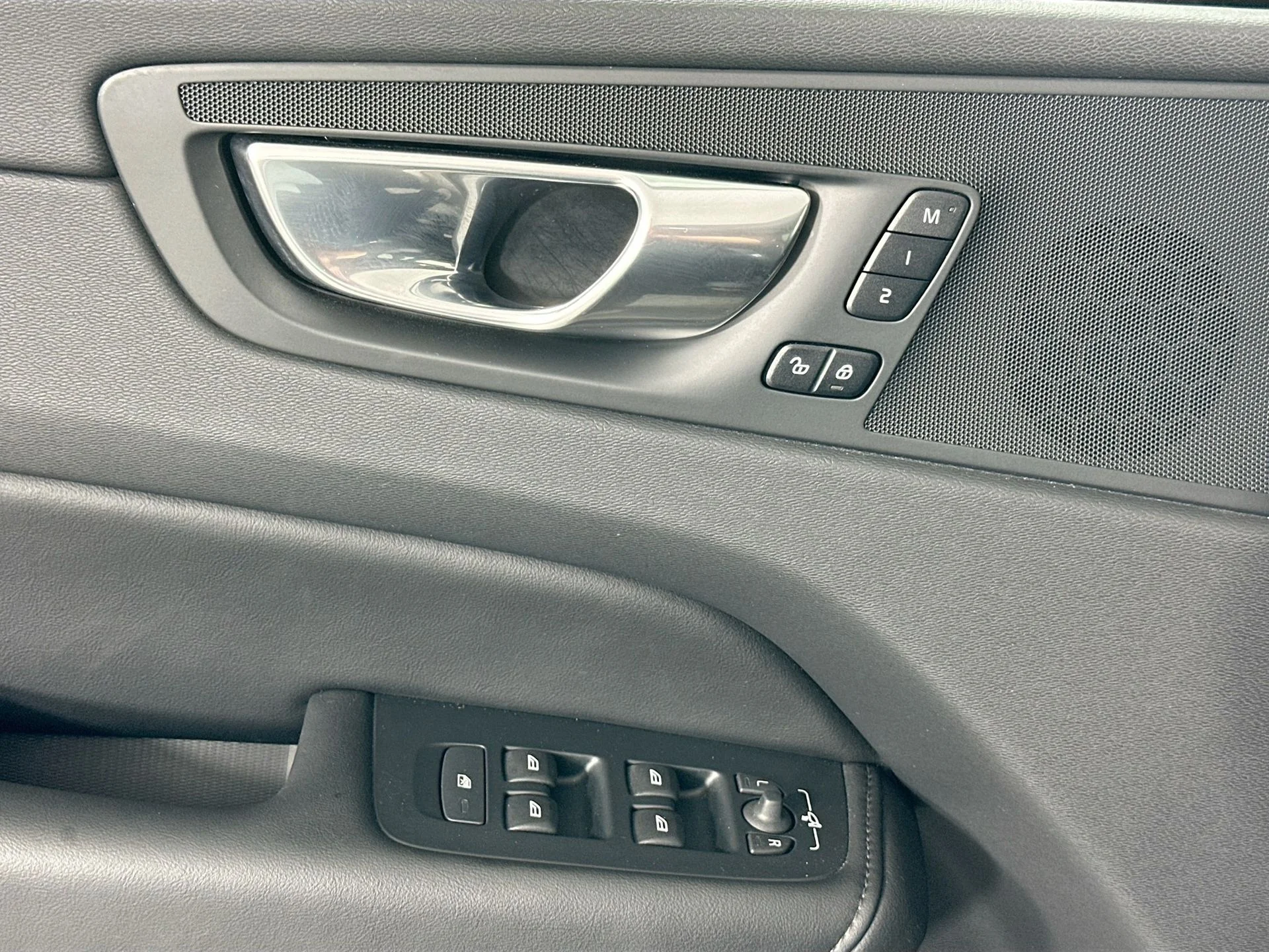 Used 2025 Onyx Black Volvo Core image 18
