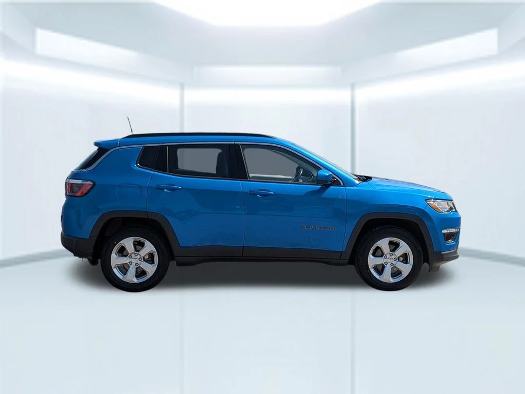 Used 2019 Blue Jeep Latitude image 7
