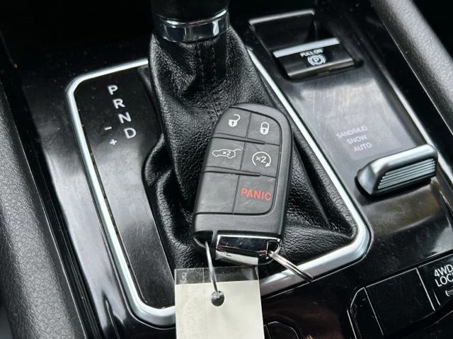 Used 2025 Silver Jeep Latitude image 52