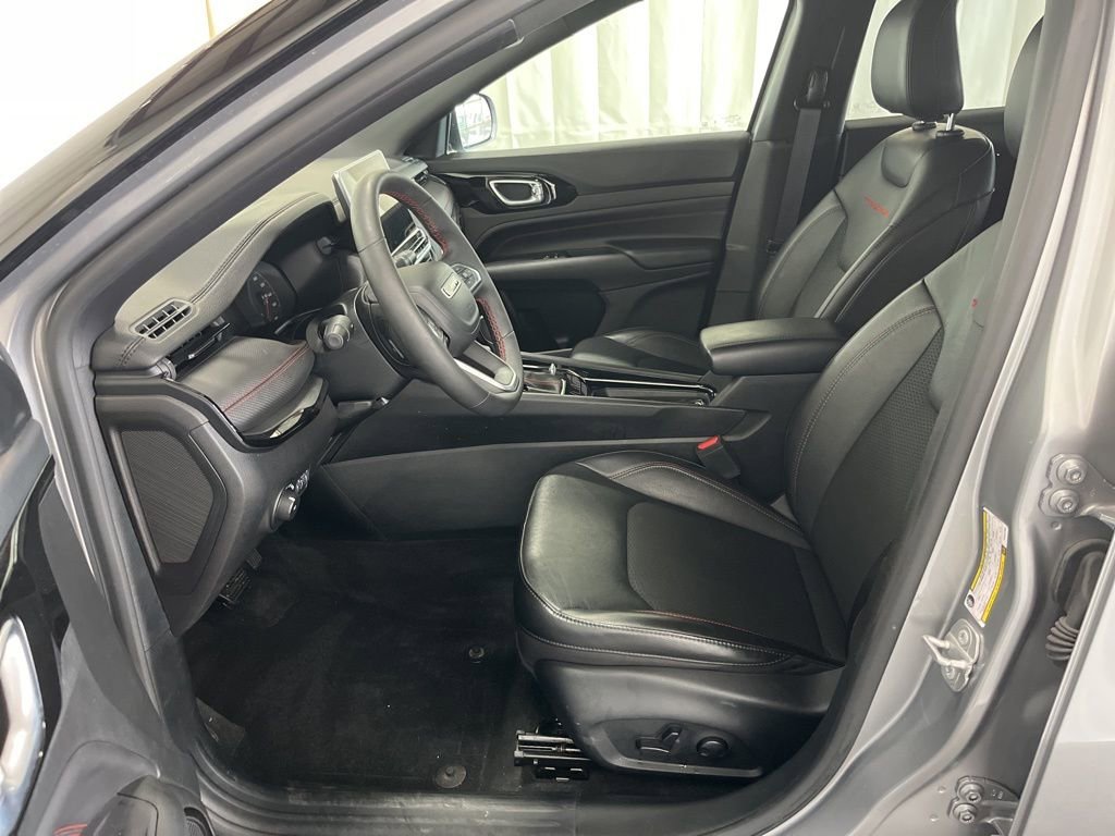 Used 2023 Silver Jeep Trailhawk image 3