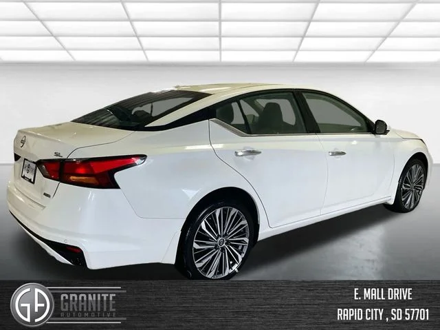 New 2025 White Nissan 2.5 SL image 6