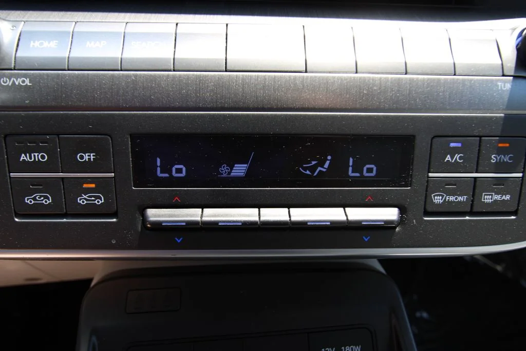 Used 2024 White Hyundai Limited image 31
