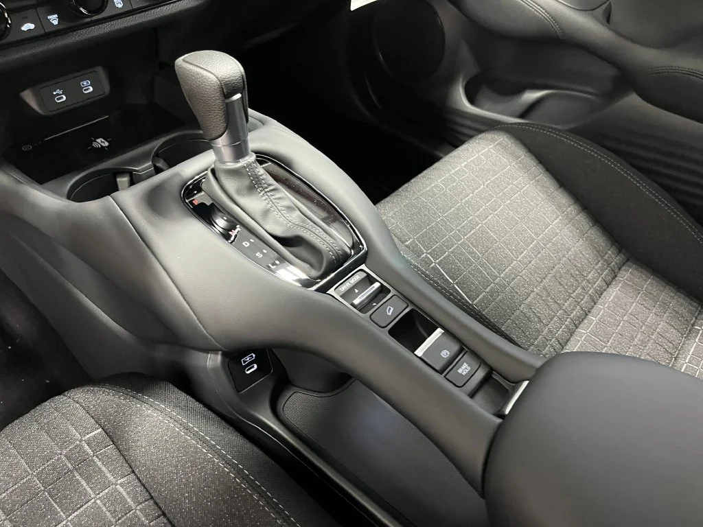 New 2027 Platinum White Pearl Honda LX image 17