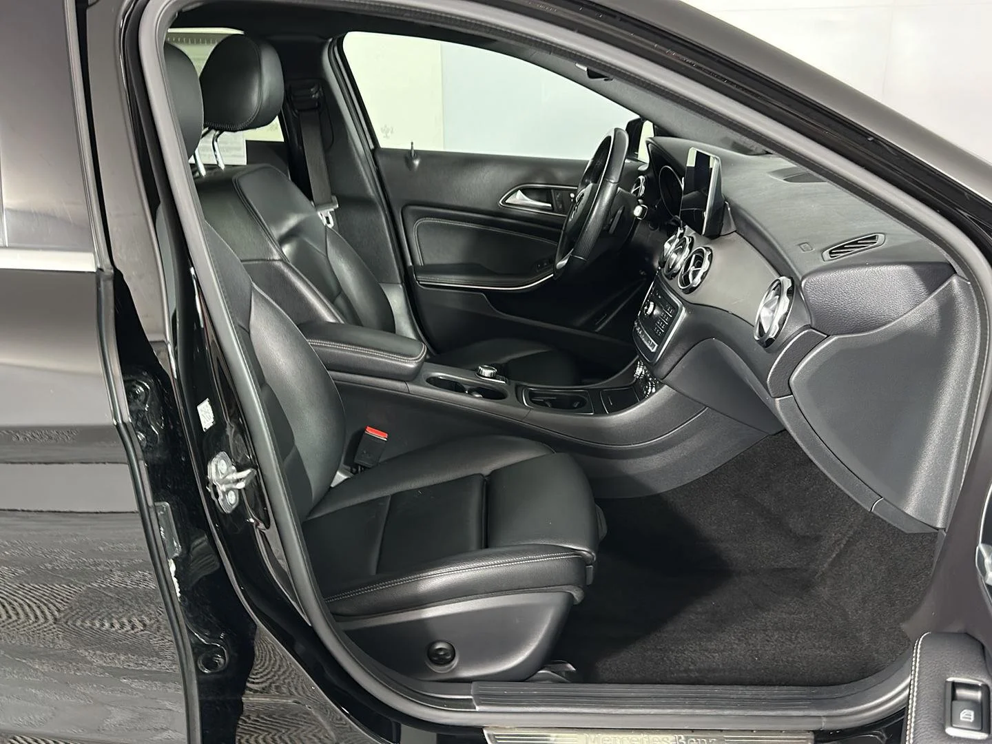 Used 2020 Cosmos Black Metallic Mercedes-Benz GLA 250 image 28