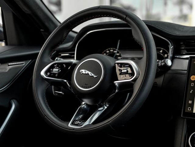 2026 Jaguar F-Pace SVR - Photo 20