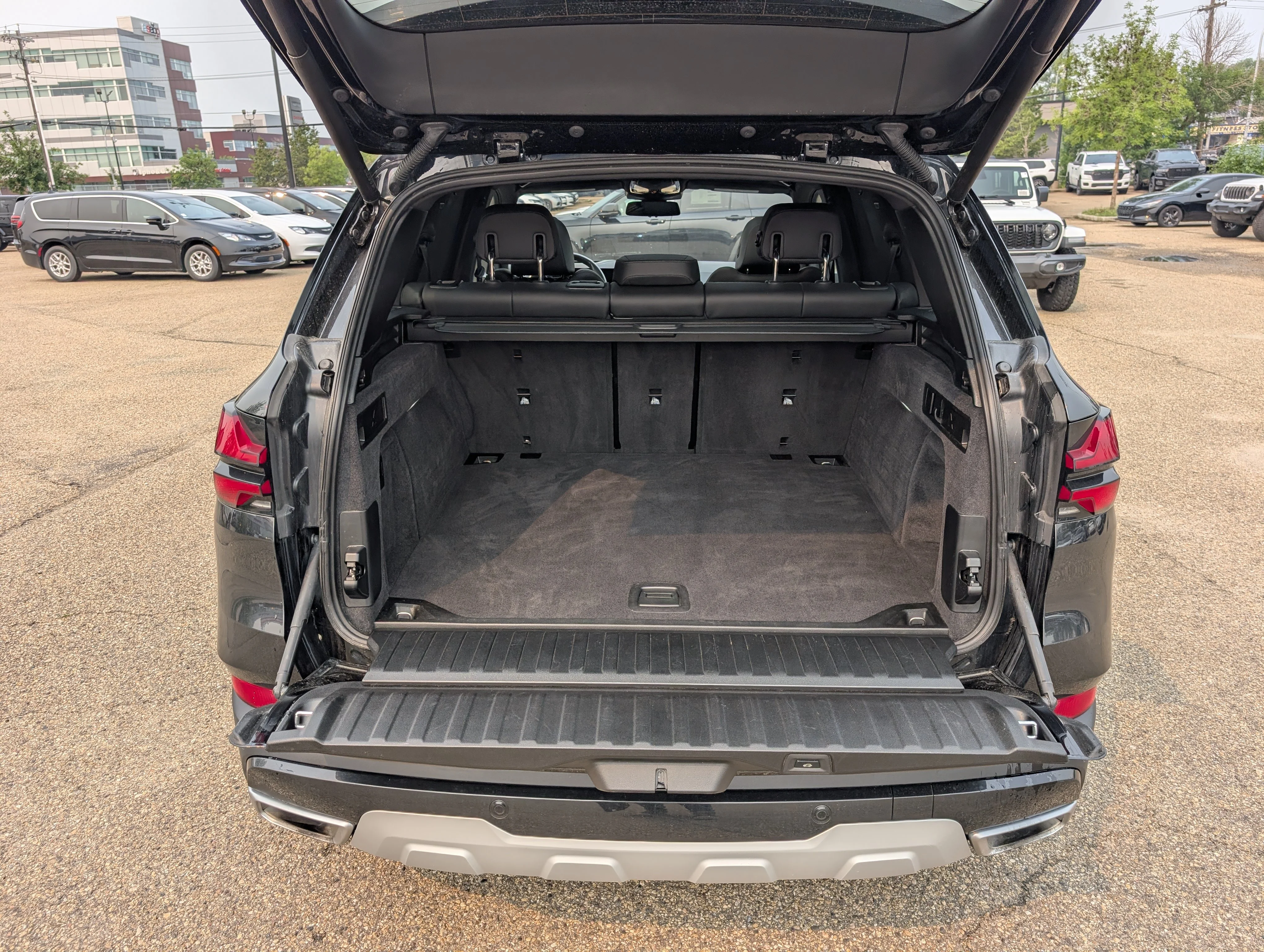 Used 2024 Black Sapphire Metallic BMW xDrive40i image 6