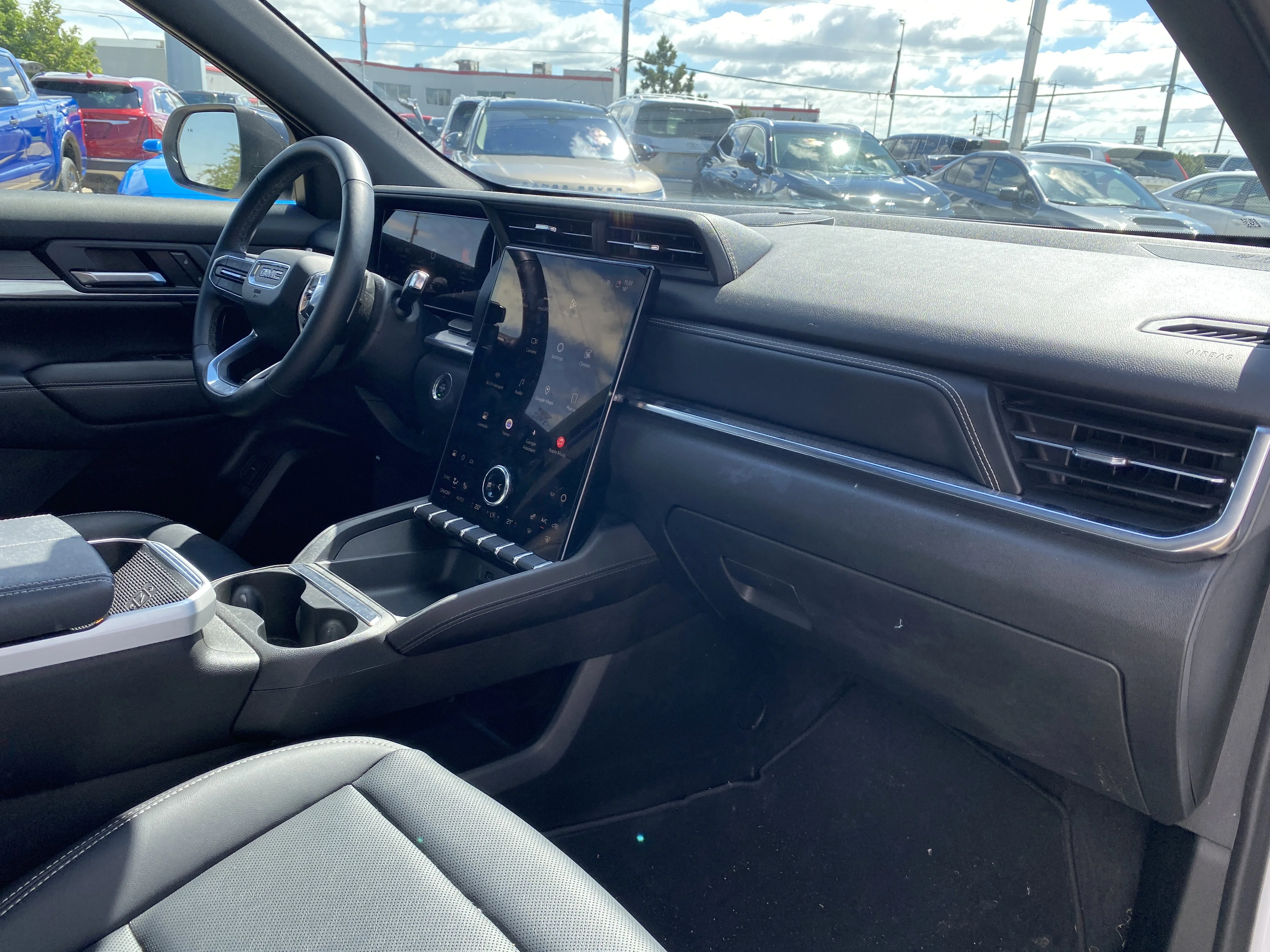 Certified Used 2026 White GMC AWD Elevation * PREMIUM PACKAGE * PANORAMIC SUNROOF * POWER TAILGATE image 20