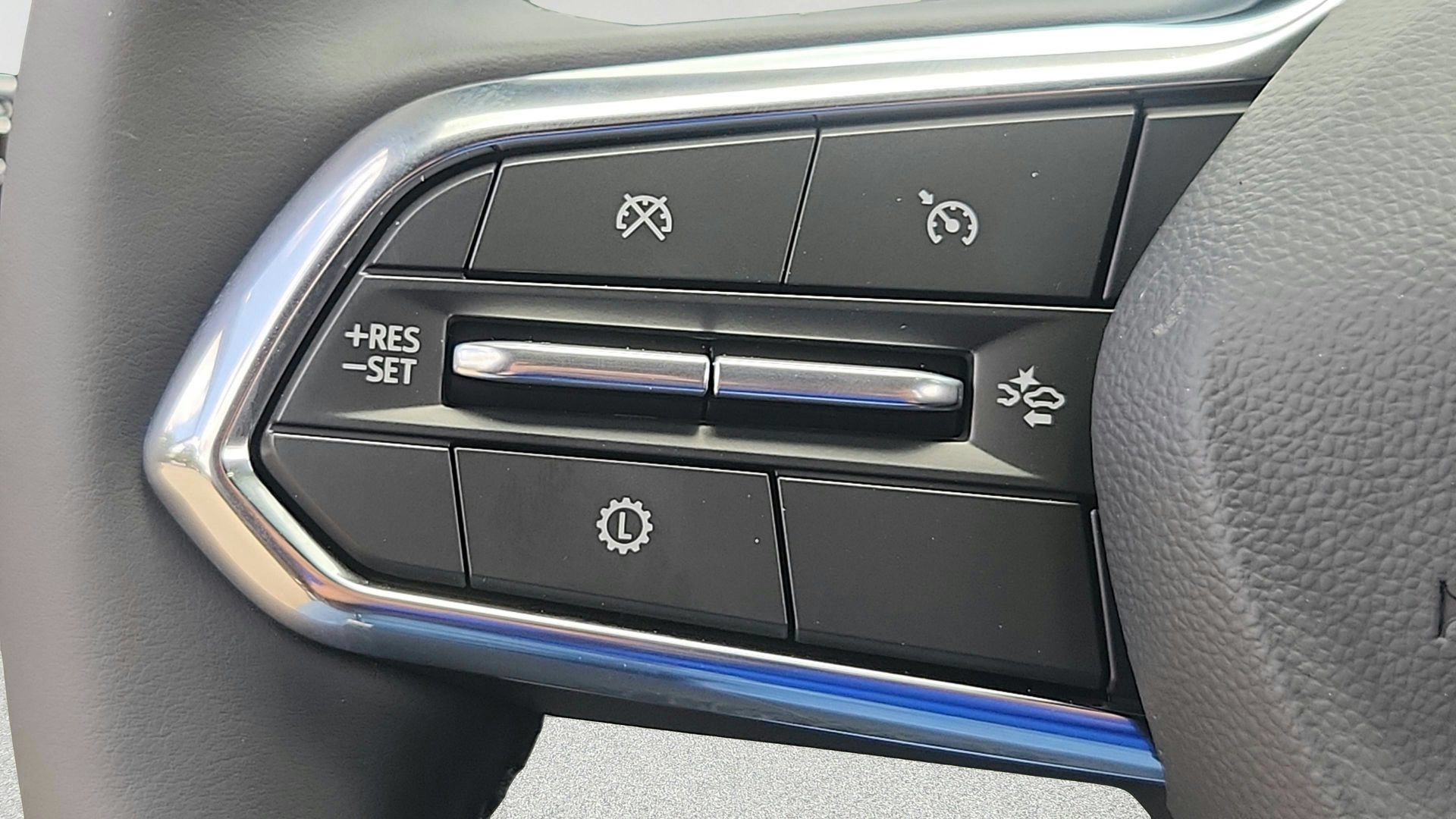2027 Chevrolet Equinox LT - Photo 23