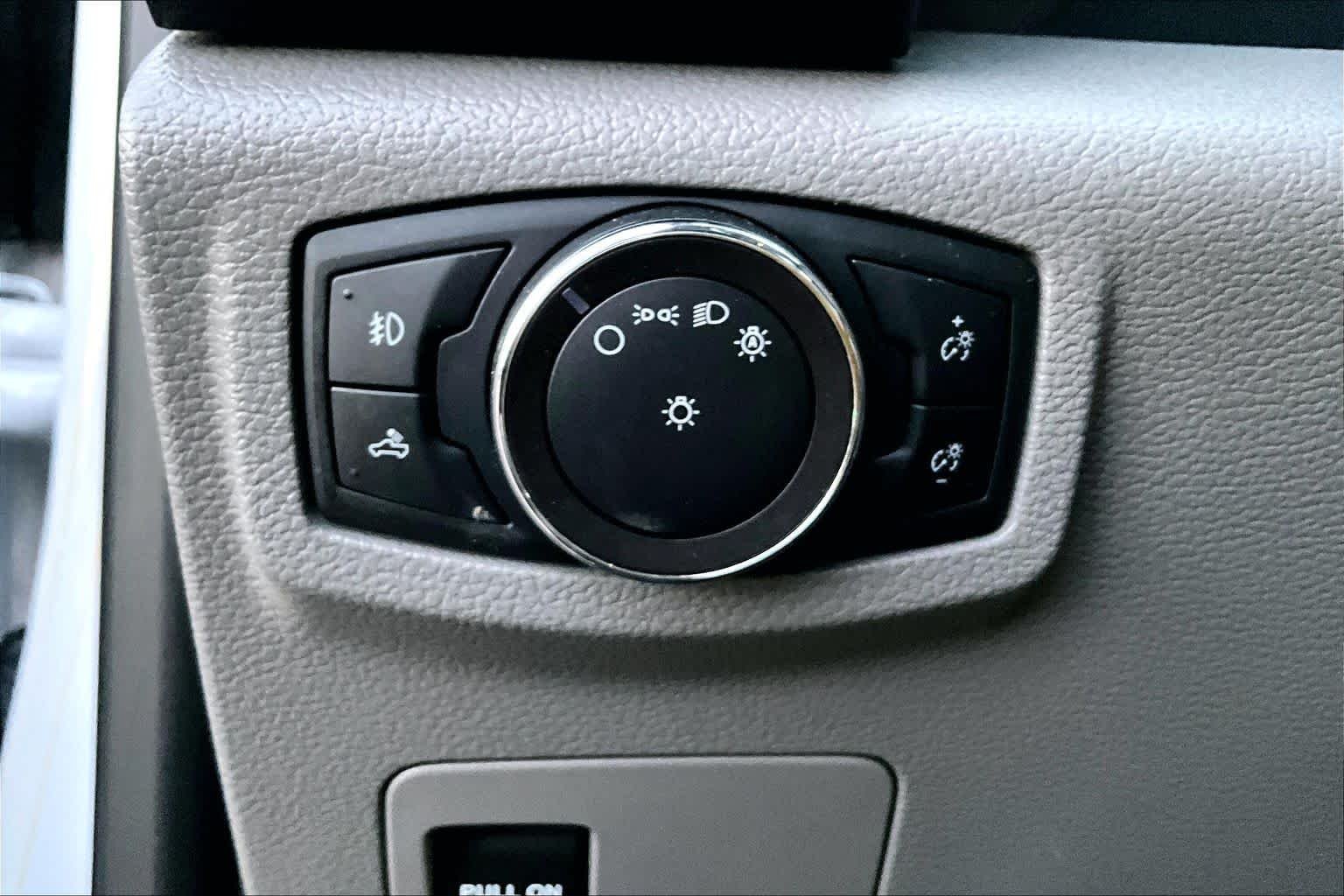 Used 2018 Oxford White Ford XL image 32