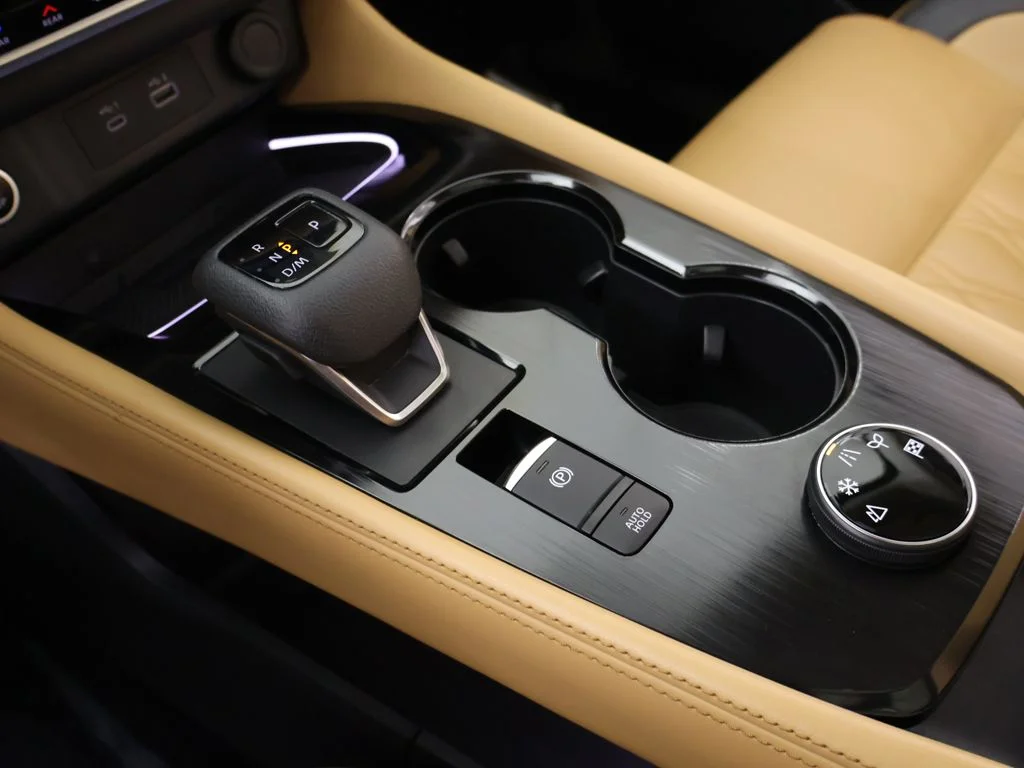 Used 2023  Nissan Platinum image 52