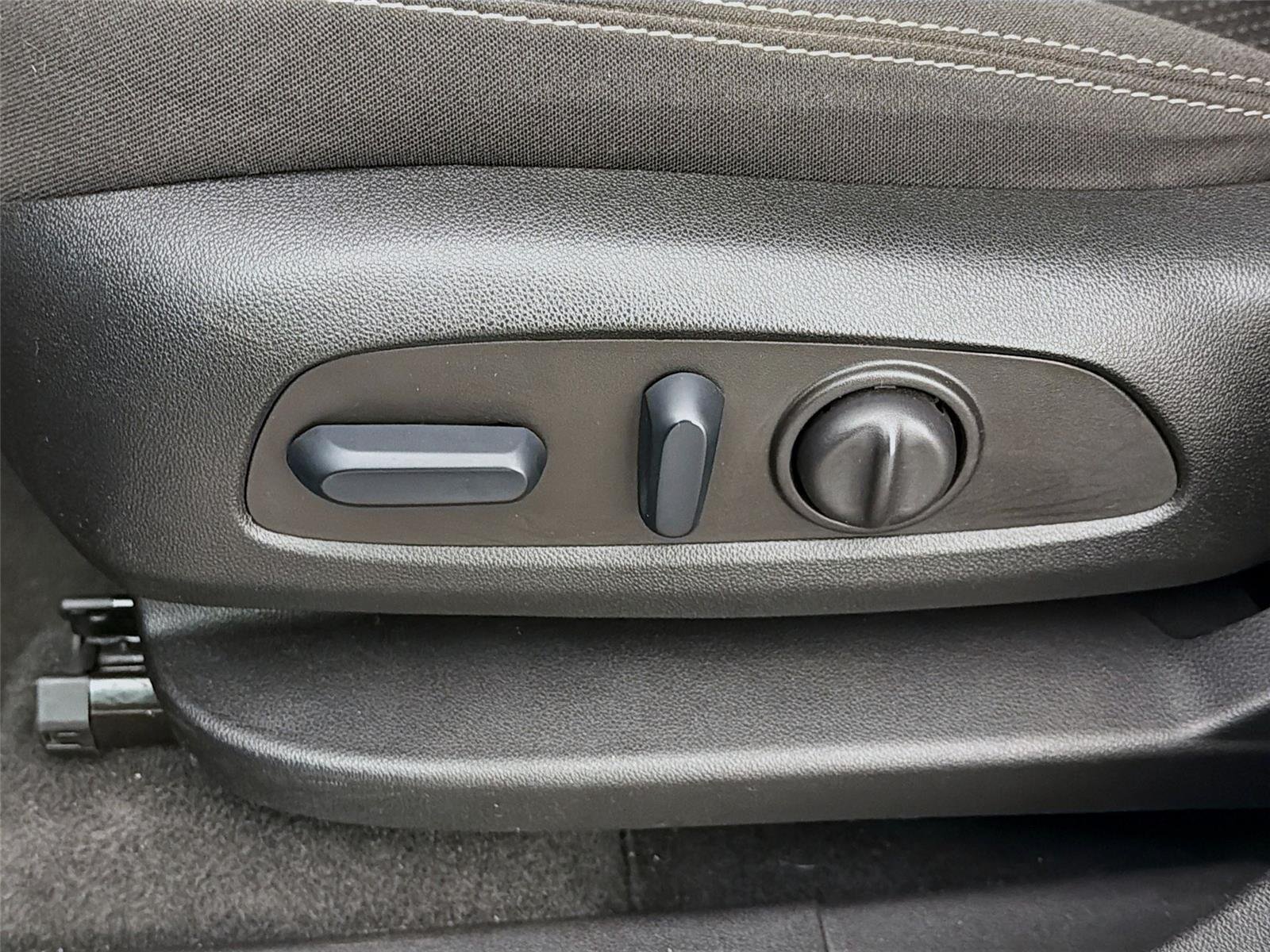 Used 2023 Sterling Metallic GMC SLE image 42