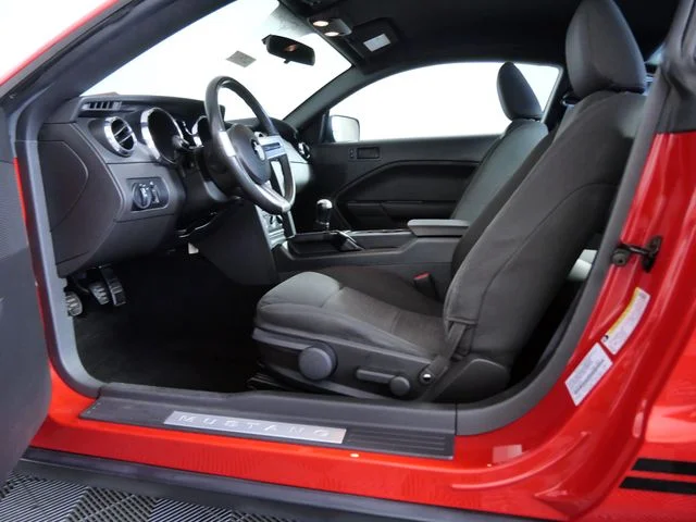 Used 2005 Red Ford V6 Deluxe image 13