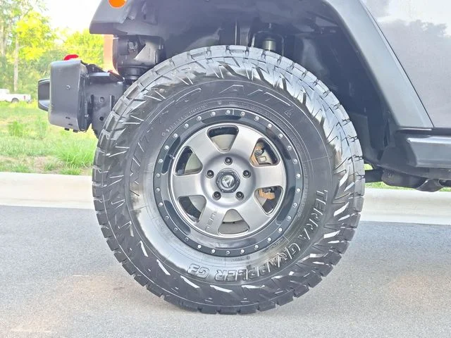 Used 2016 Gray Jeep Sport image 19
