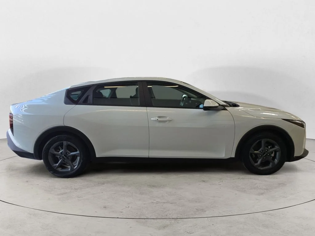 Used 2025 White Kia LXS image 4