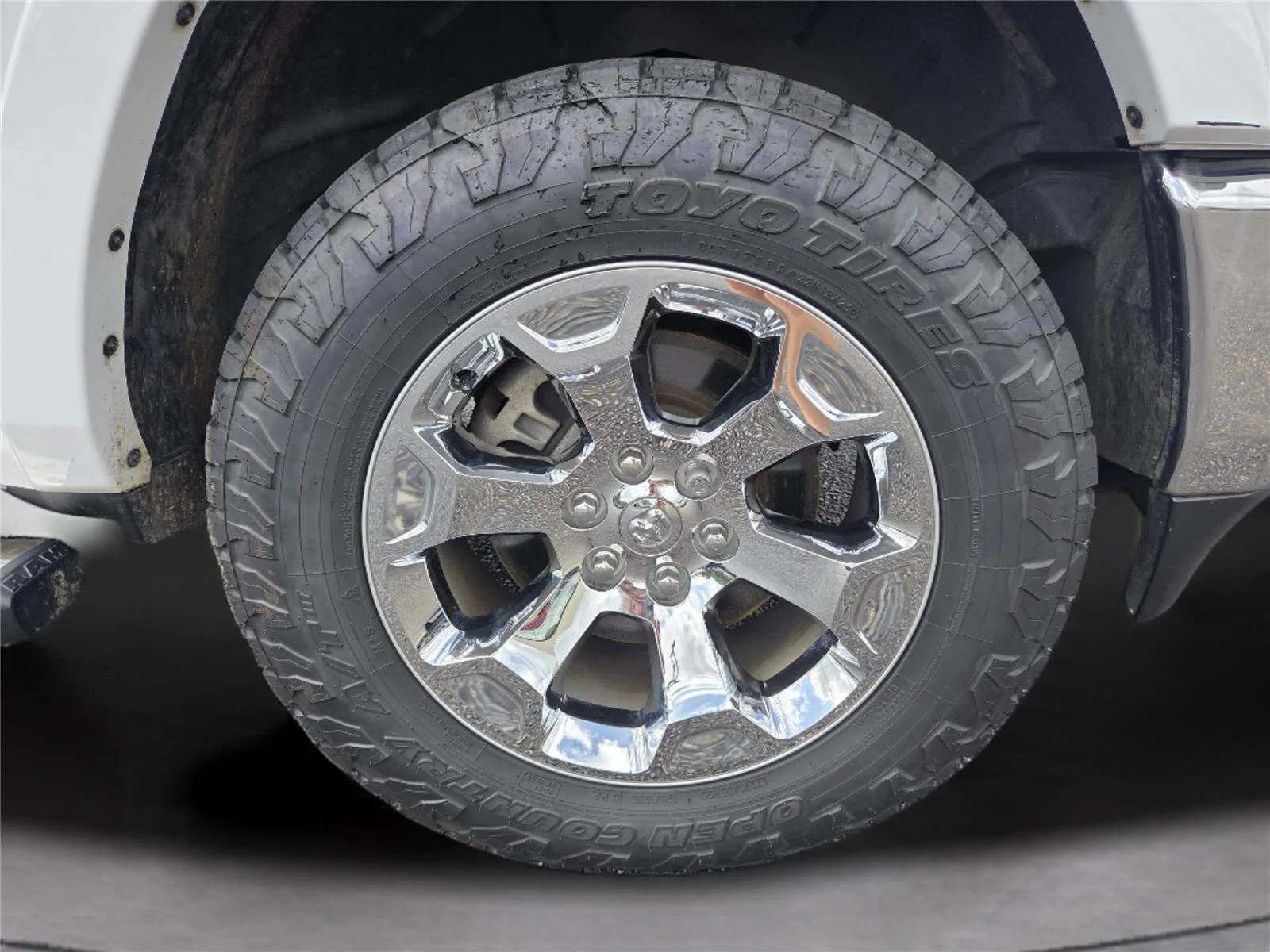 Used 2022 Bright White Clearcoat Ram Laramie image 32