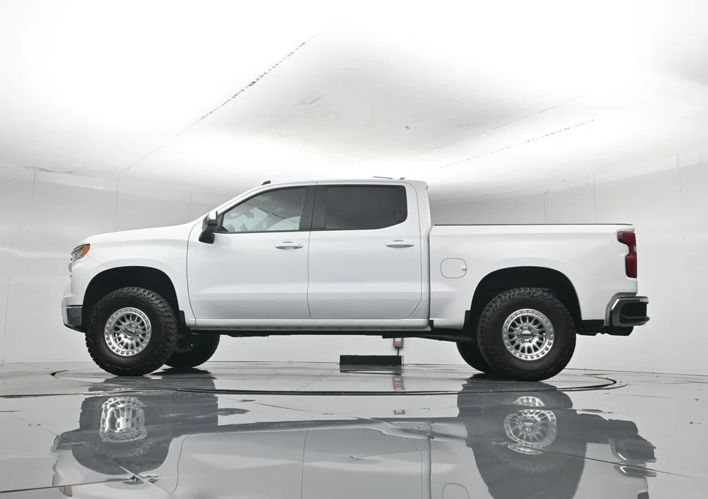 Used 2023 White Chevrolet LT image 7