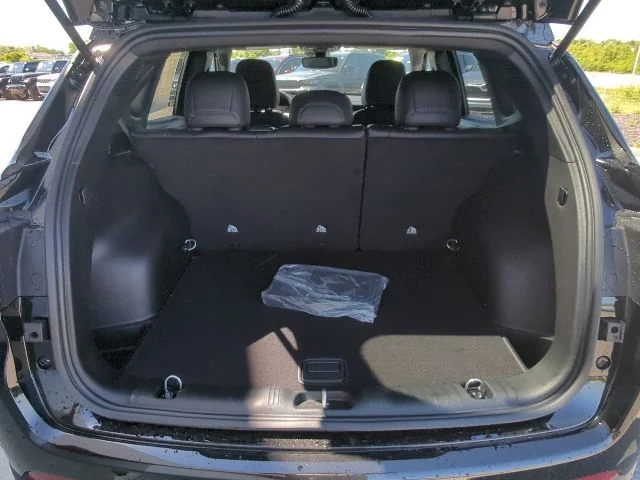 New 2026 Black Jeep Latitude image 31